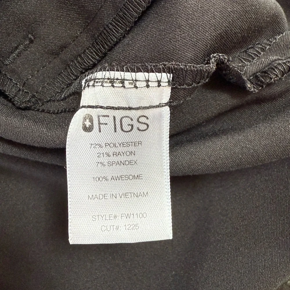 Figs XS Black Scrub Technical Collection Two Pocket Top - Picture 6 of 6